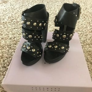 ✨ VeraWang Lavender Strappy Heels ✨